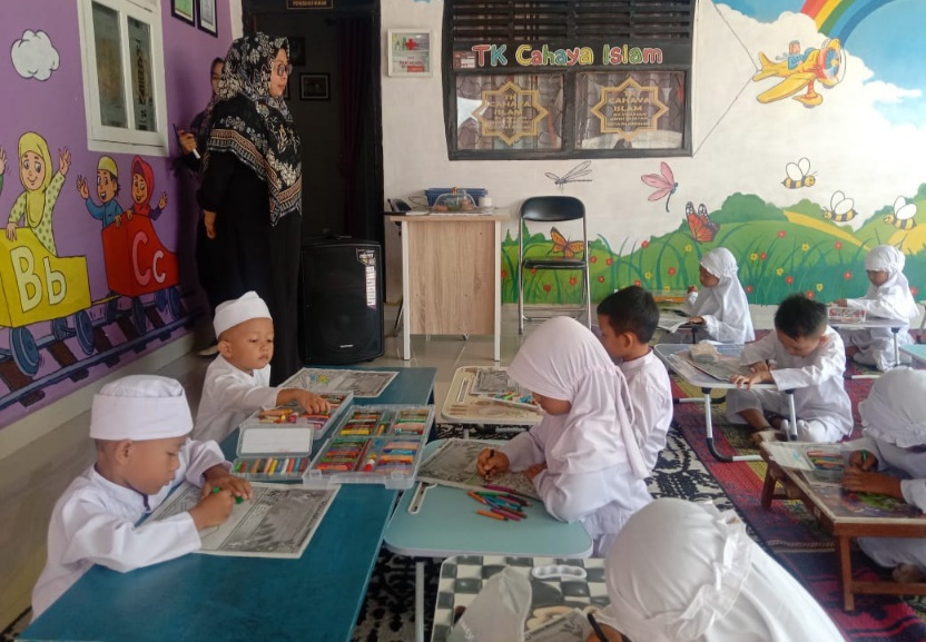 Keseruan Lomba Mewarnai di TK Al Cahaya Islami