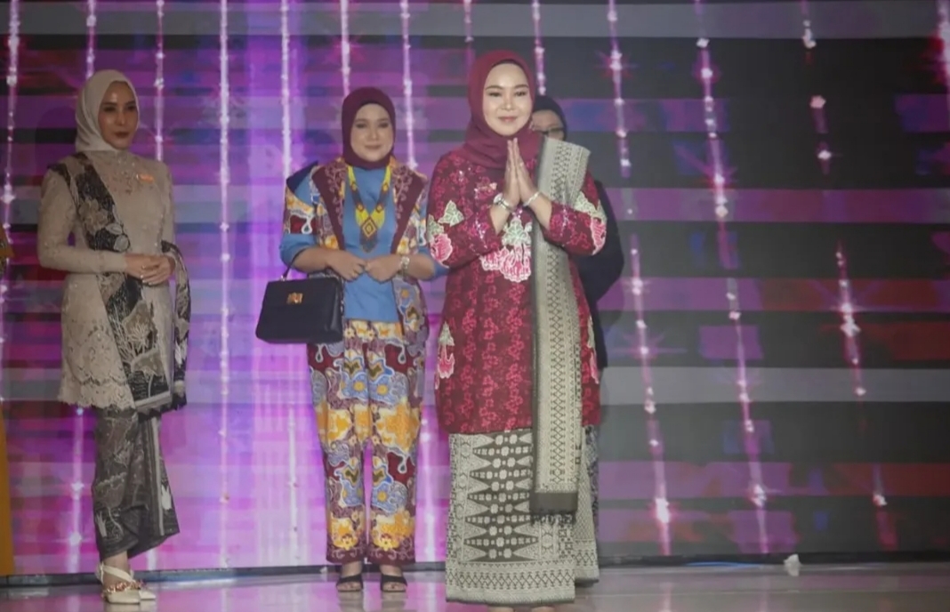 Tampilkan Busana Khas Pagar Alam