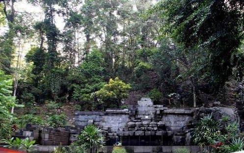 Cek Fakta! Bongkahan Bangunan Megah Seluas 5 Ha di Hutan Jati Lamongan Ternyata Istana Kerajaan Kahuripan