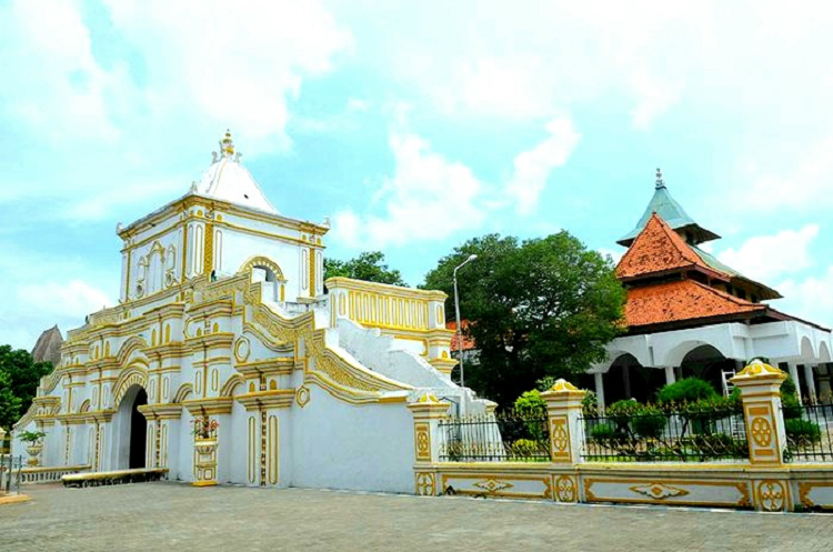 Dibalik Keindahan Arsitekturnya, Beginilah Daya Tarik Masjid Agung Jamik Sumenep yang Bersejarah