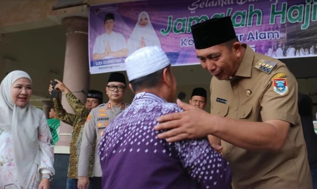 Penuh Haru,  Wako Sambut Hangat Kepulangan Jama’ah Haji
