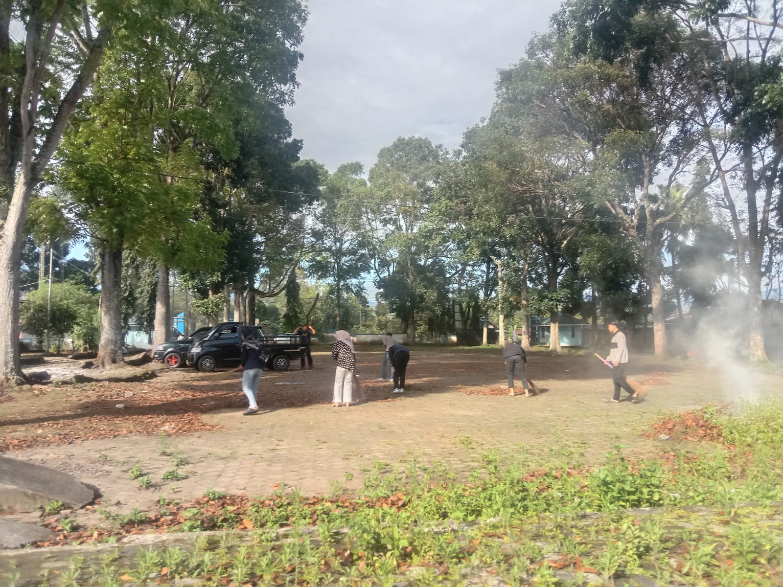 Gotong Royong Bersih Bersih Lingkungan