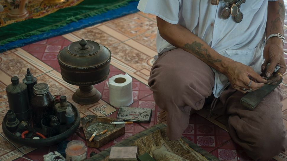 Melampaui Batas Nalar! Tradisi Suku-suku di Indonesia Ini Aneh Tapi Enak, Ada Wanita Dibuat Takluk Oleh Dukun