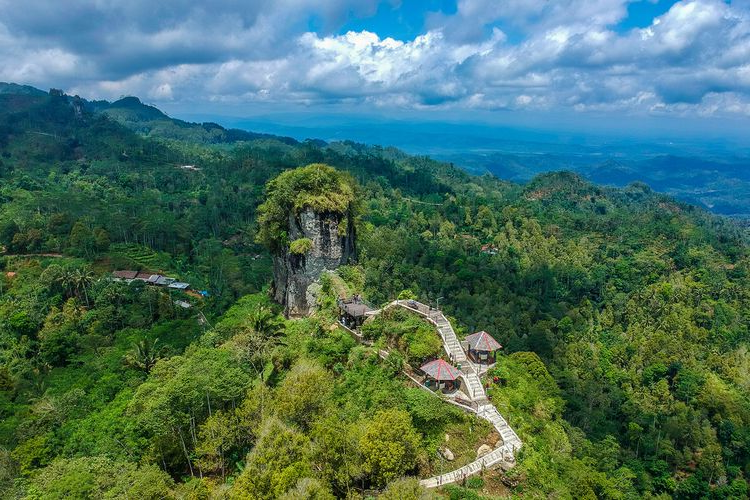 Menoreh: Jejak Sejarah Pangeran Diponegoro dan Misteri di Balik Pegunungan