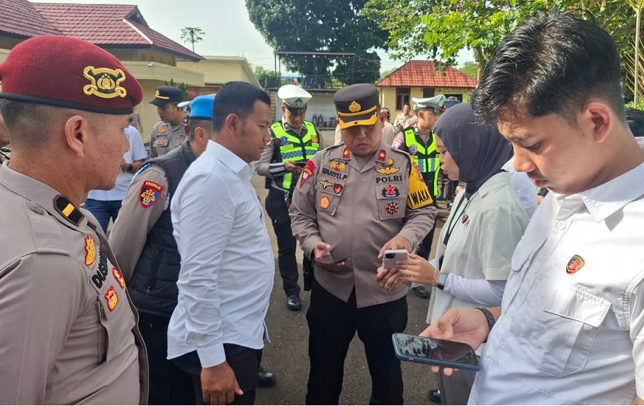 Sidak dan Periksa Handphone Personel, Kompol Wahyu : Jauhi Judol dan Respon Cepat Layani Masyarakat