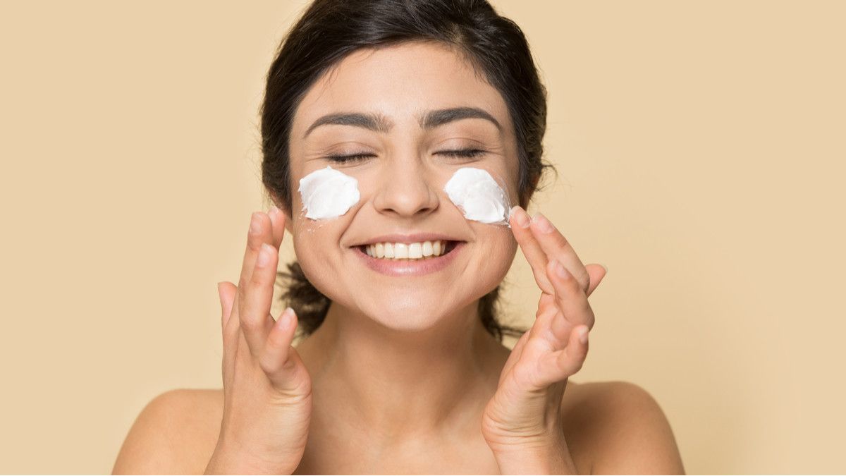 Ladies! ini Nih 6 Urutan Skincare Malam yang Tepat Wajib Banget Kamu Terapin 