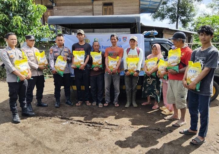 Polsek Dempo Tengah Salurkan 7,7 Ton Beras Murah