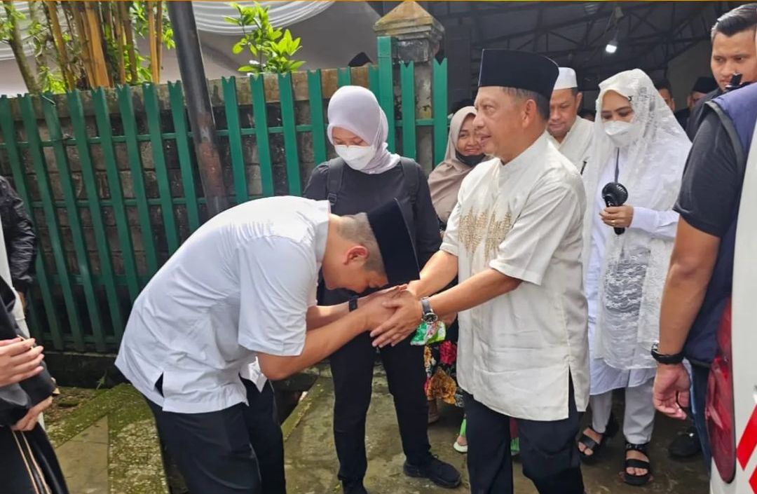 Ibunda Mendagri RI Tito Karnavian Tutup Usia, Pj. Walikota Pagar Alam Takziah ke Rumah Duka