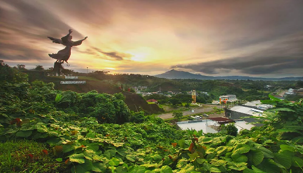 Patung Yesus Memberkati di Manado: Simbol Kasih dan Keagungan di Sulawesi Utara