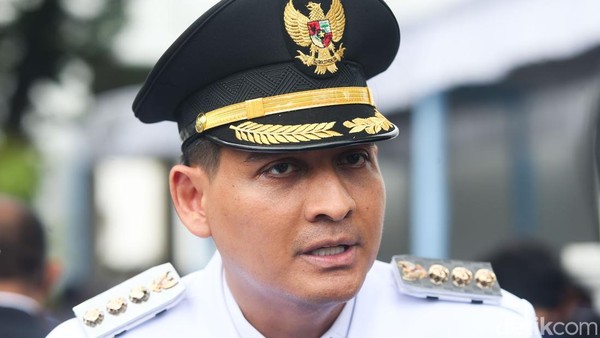 Bupati Indramayu Lucky Hakim Terancam Sanksi Serius Setelah Dipanggil Wamendagri Terkait Liburan ke Jepang!