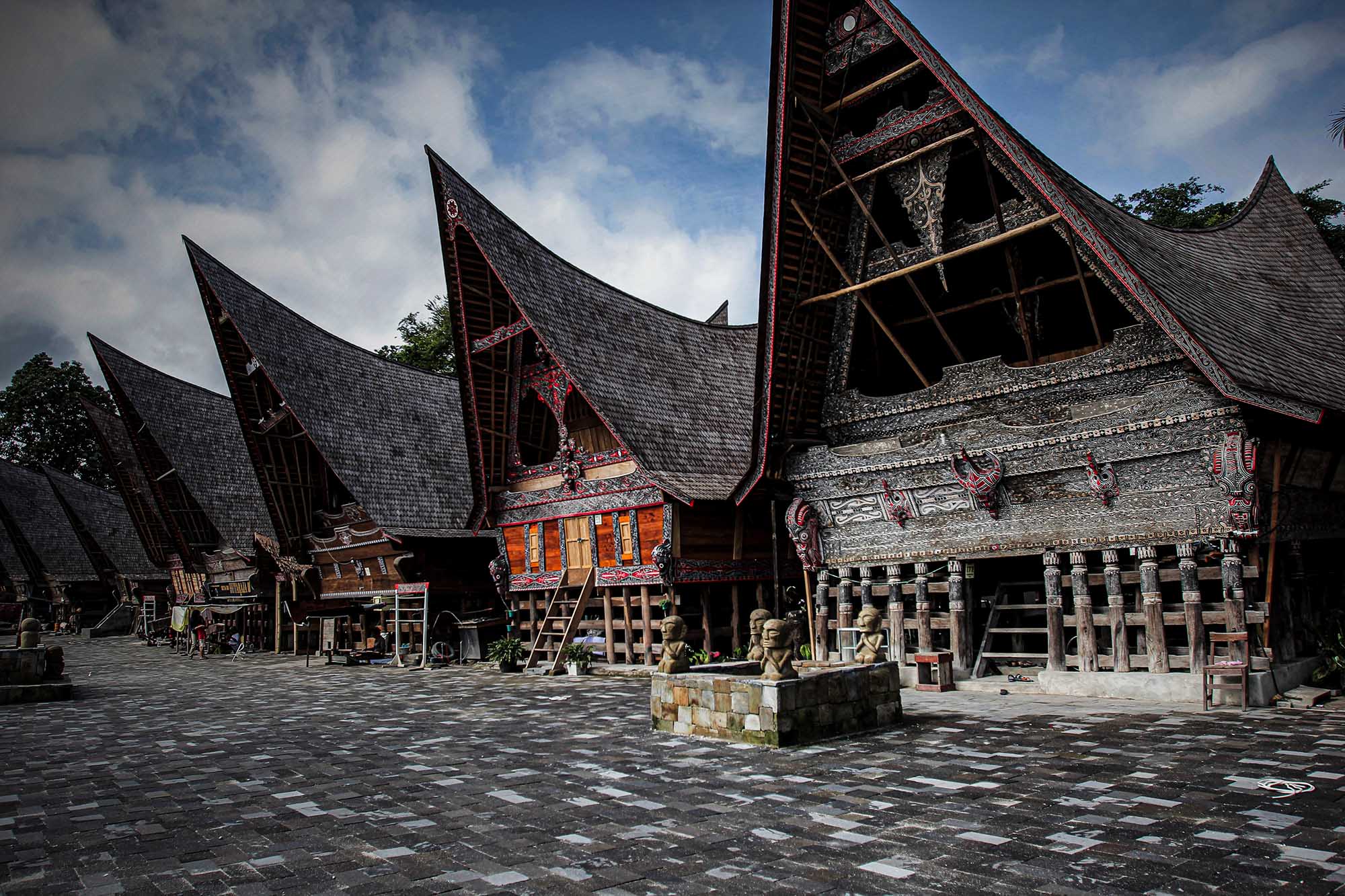 Wisata Budaya! Mengunjungi 6 Rumah Adat Terkenal di Indonesia 