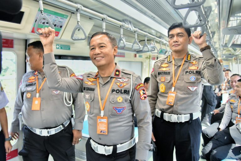 Dirgakkum Korlantas Jajal LRT, Ini Solusi Atasi Kemacetan  Lalu Lintas di Ibu Kota Jakarta