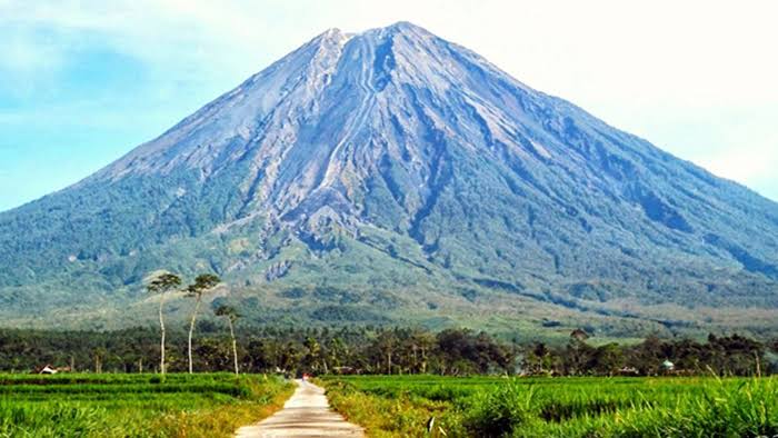 Petualangan Mencekam, Inilah Gunung-gunung Mistis yang Masih Memberikan Pengalaman Spiritual Bagi Pendaki! 