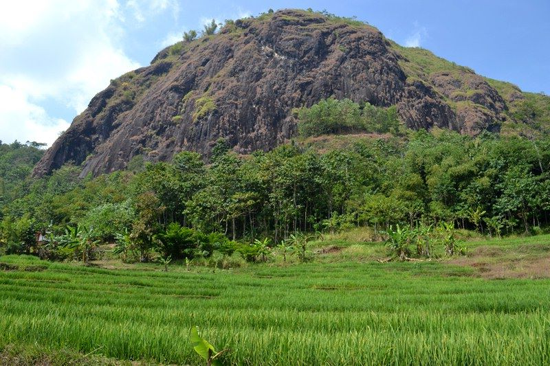 Menggali Sejarah dan Mitos Gunung Wayang: Pusat Spiritualitas dan Keindahan