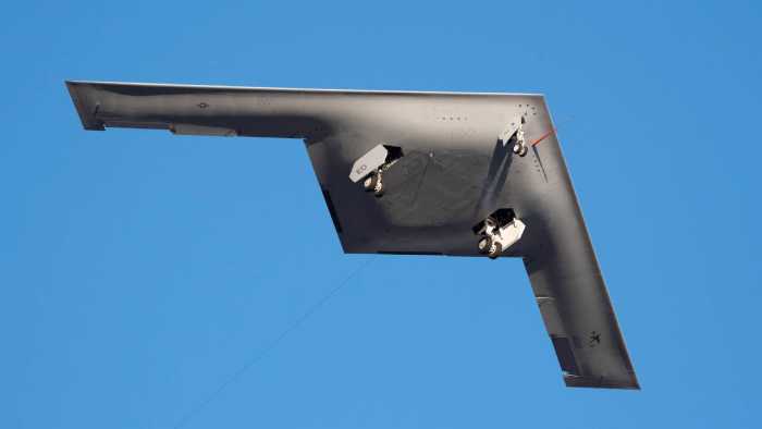 Pembom Stealth B-21 Raider Diam-Diam Sukses Terbang Perdana