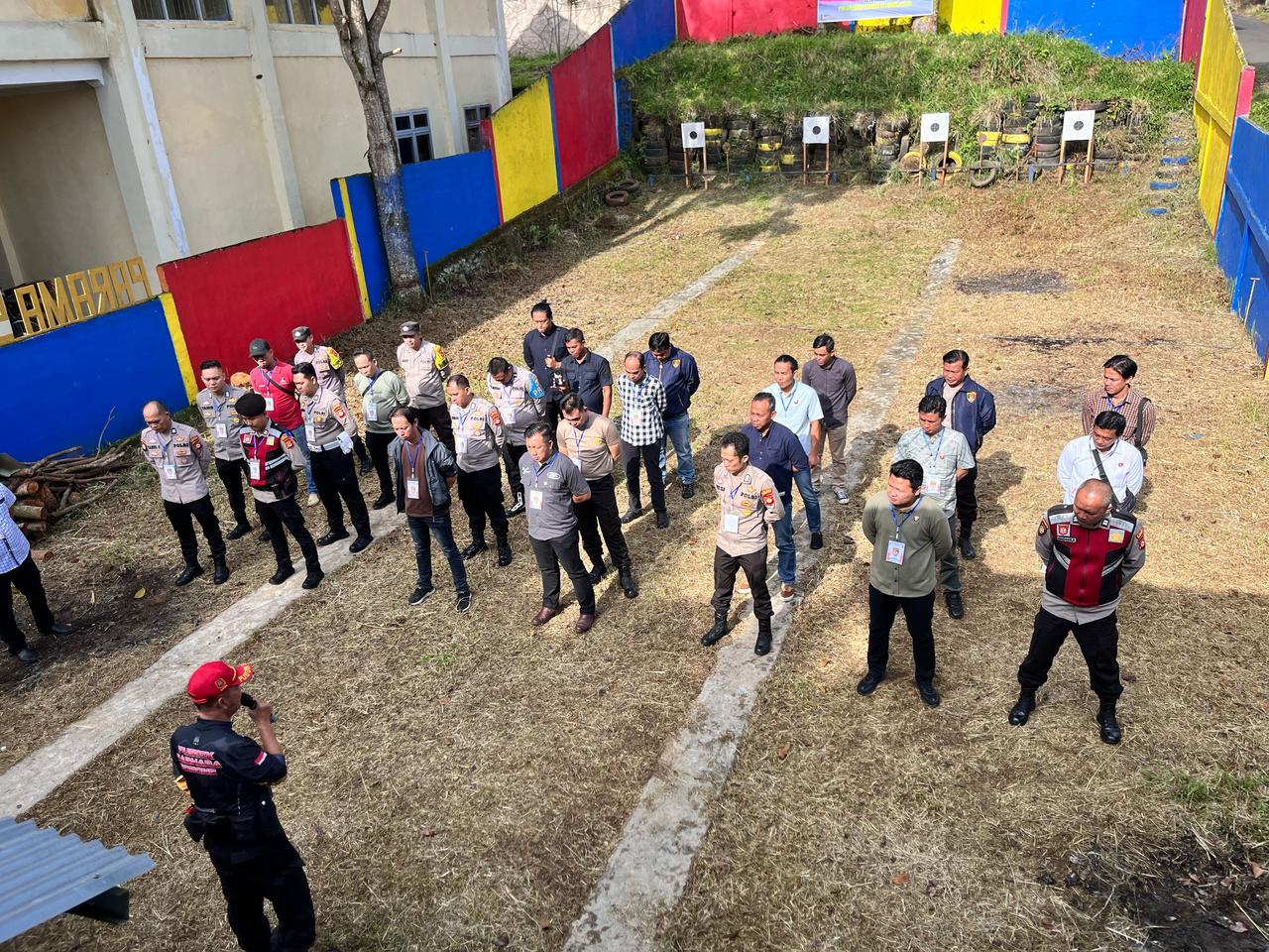 Latih Skil Penggunaan Senpi Dinas, Polres Pagar Alam Gelar Latihan Menembak