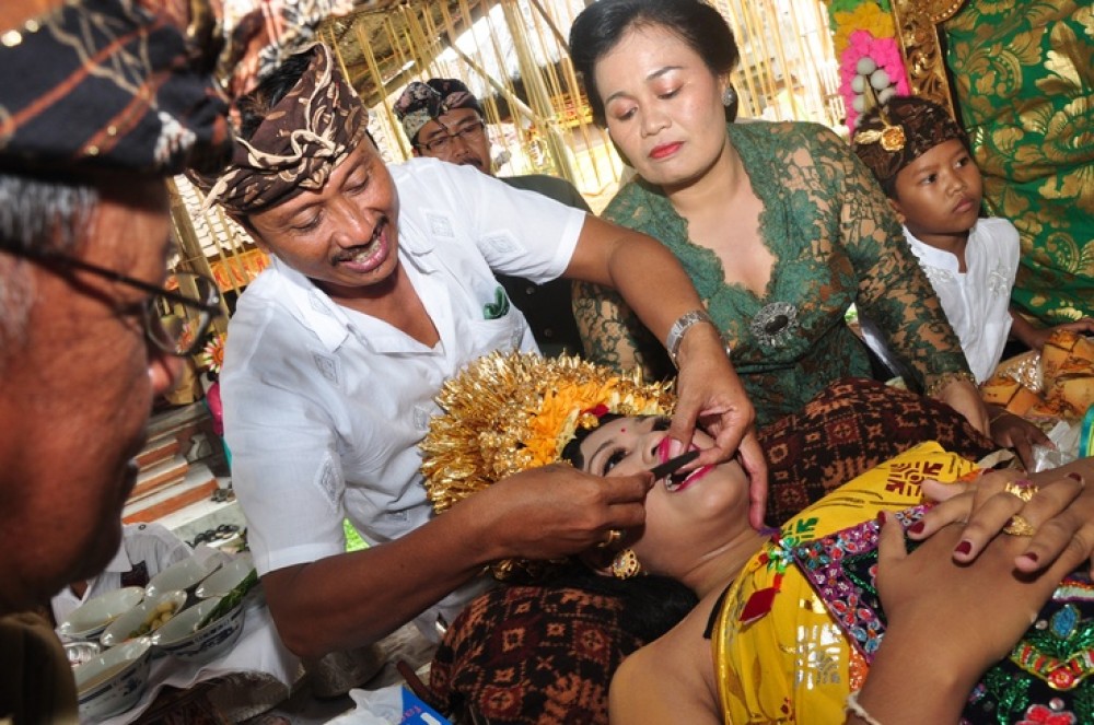 Tradisi Aneh Di Indonesia, Bebas Pilih Calon Atau Bersuami?