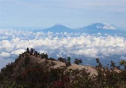 Misteri Makam Wali di Gunung Lawu! Mau Tau? Ini Dia Faktanya!