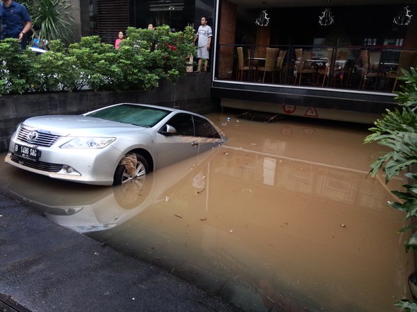 Kiat Aman Untuk Memastikan Kesehatan Mobil Setelah Terendam Banjir, Simak Penjelasannya Disini!