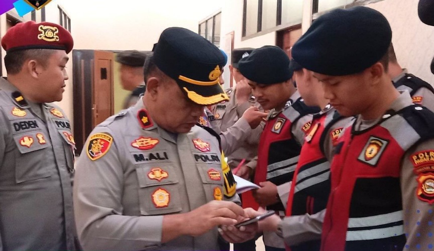 Cegah Anggota Terlibat Judol, Wakapolres Periksa Ponsel Personel 