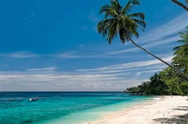 Mencari Wisata yang Berbeda? Menjajal Serunya Berlibur di Pulau Kecil Terluar di Indonesia