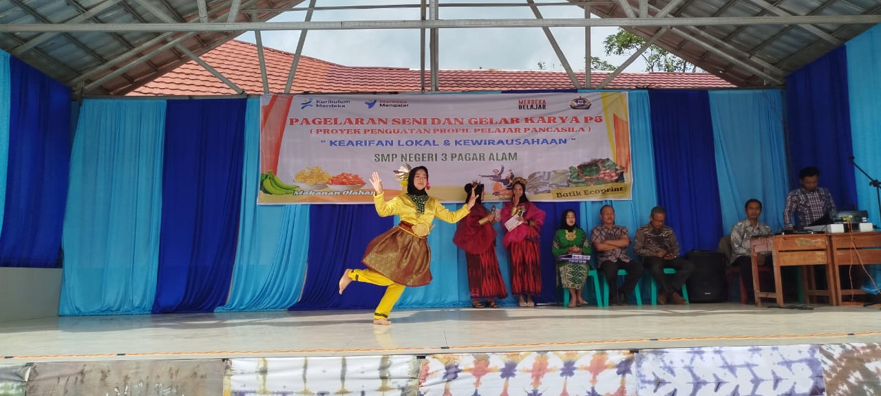 Tingkatkan Kreativitas dan Wirausaha, SMP Negeri 3 Sukses Menggelar Pagelaran Seni dan Gelar Karya P5