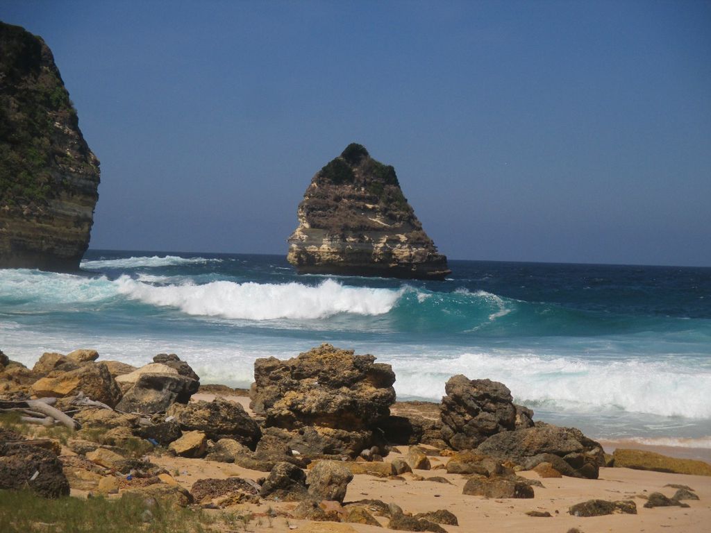 Menlelusuri Keindahan Pantai Tunak, Wisata Rekomended yang Menarik di Lombok