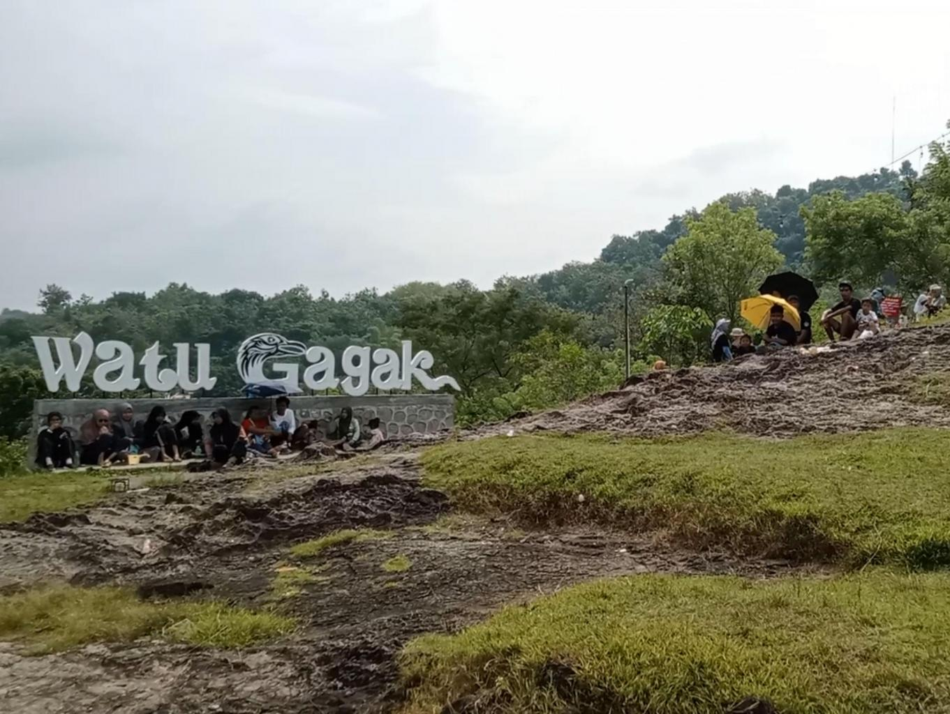 Temukan Ketenangan di Puncak Bukit Watu Gagak yang Menyajikan Pandangan yang Memukau