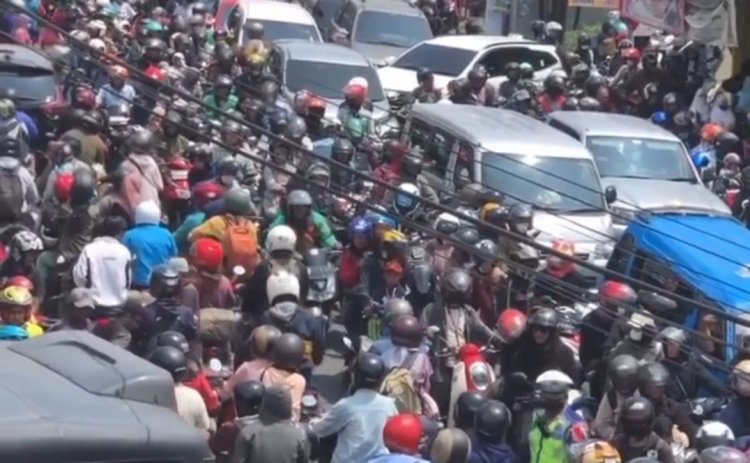 Puncak Macet Parah, Polres Bogor Berlakukan 'One Way' Ke Arah Jakarta