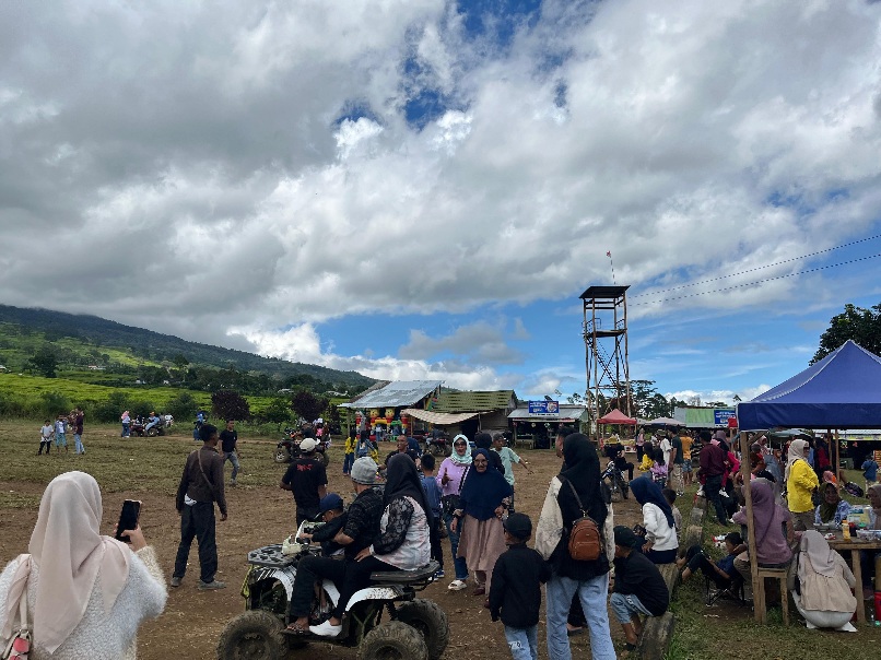 Wisatawan Tumpek Blek di Objek Wisata Pagar Alam