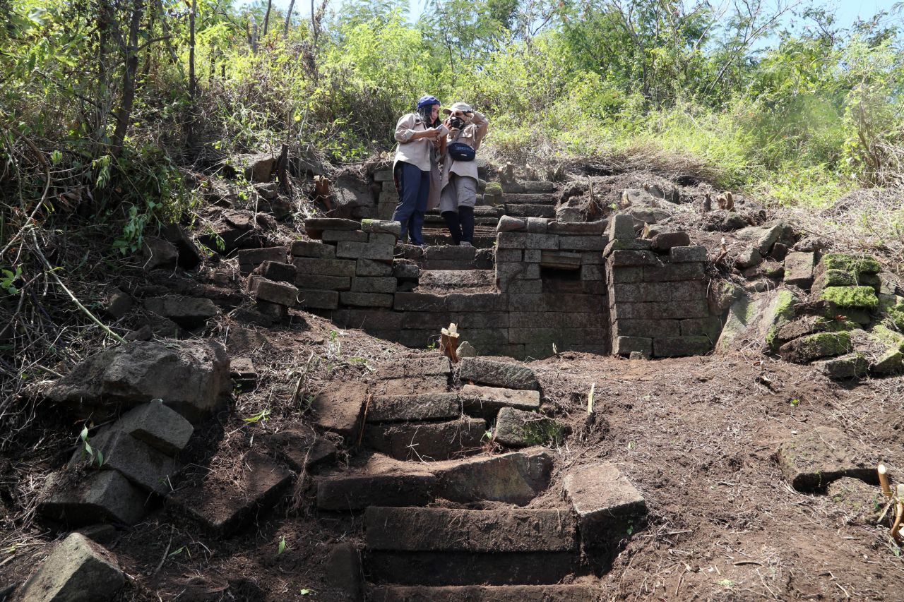 Situs Megalit di Ketinggian 1.100 MDPL Ditemukan, Faktanya Hampir Mirip dengan Situs Gunung Padang 