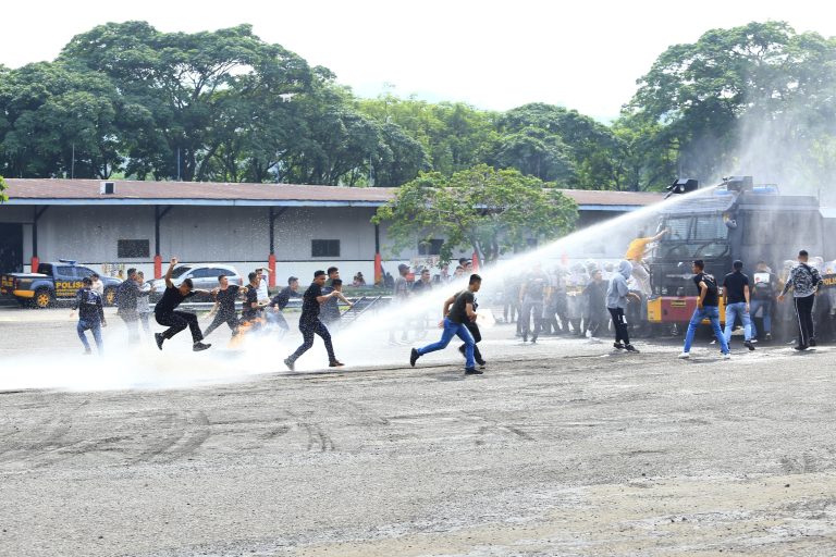 Siapkan Personel Tangguh Hadapi Pemilu 2024, Jajaran Samapta Polri Ikuti Latkatpuan