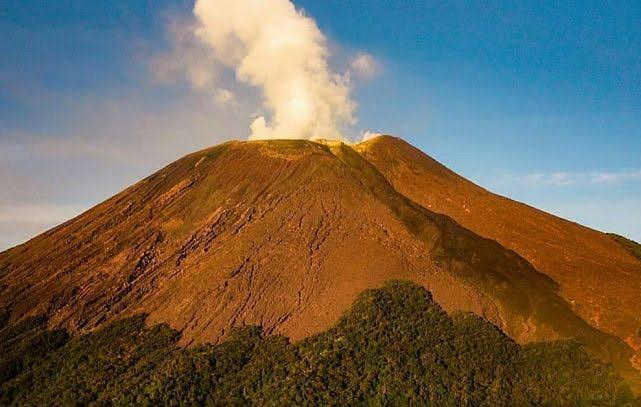 Menyingkap Tabir! Cerita Legenda Gunung Slamet dari Gunung Agung Hingga Kunci Pulau Jawa!