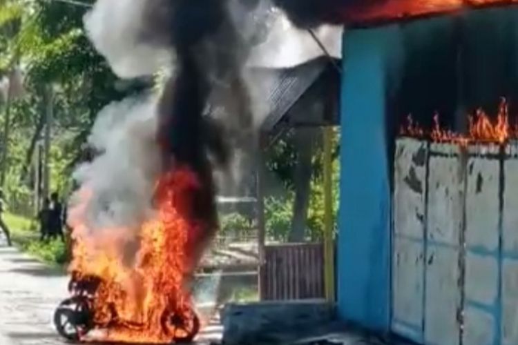 Gegara Cekcok Uang 100 Ribu Hilang, Pasutri Bakar Kios Miliknya