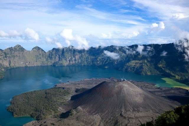 Bikin Merinding! Selain Miliki Keindahan, Ternyata Gunung salak Terdapat Makam Nyi Roro Kidul