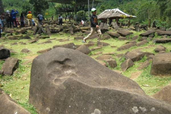 Menelisik Sejarah Batu Macan Gunung Padang? Ini Penjelasanya