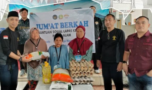 Gelar Giat Jumat Berkah, Lapas Pagar Alam Salurkan Bantuan Sosial