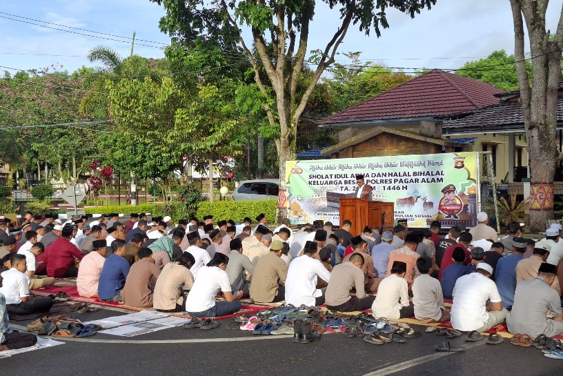 Gelar Sholat Ied Idul Adha 1446 H Berjamaah Bersama Masyarakat di Mapolres