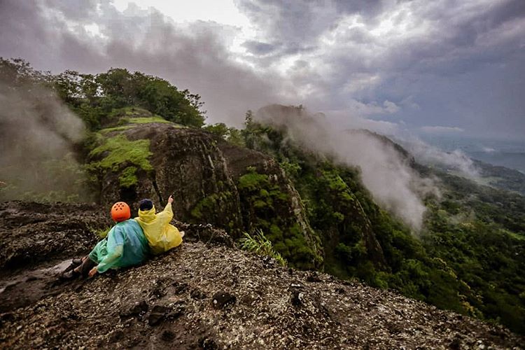 Tawarkan Pemandangan Indah! Ini Dia 5 Spot Trekking Terbaik di Jogja 