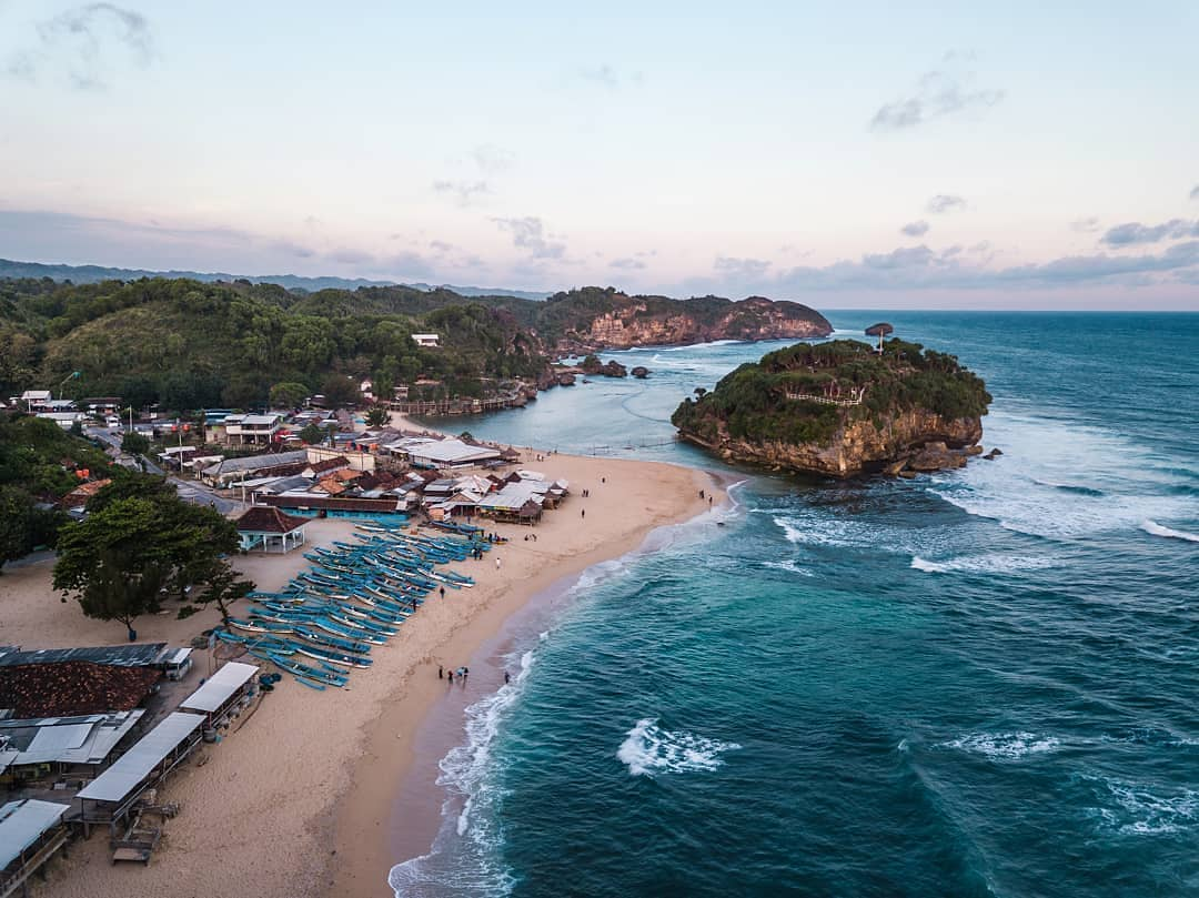 Menikmati Surga Alam Pantai Drini, Destinasi Wisata Tersembunyi di Jogja Tiket Masuknya Cuman Segini