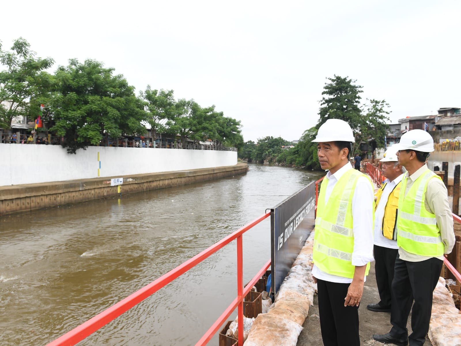Presiden Jokowi Tinjau Pembangunan Sodetan Kali Ciliwung ke Kanal Banjir Timur