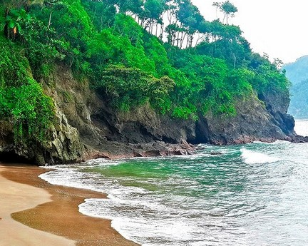 Menikmati Keindahan Pantai Lampon Kebumen, Ternyata Ini 4 Daya Tarik Wisata  Alam yang Jadi Favorit Traveller!