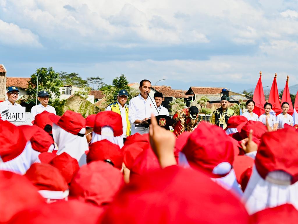 Presiden Jokowi Resmikan Sejumlah Proyek Infrastruktur Pengendali Banjir di Jawa Barat.