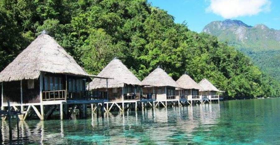 5 Pesona Pantai Dengan Keindahan Lautan Yang Asri Di Sulawesi Barat!