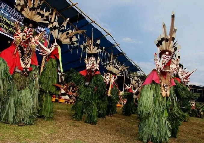 Bagaimana Suku Ot Danum Menjaga Keharmonisan dengan Alam? Temukan Jawabannya!