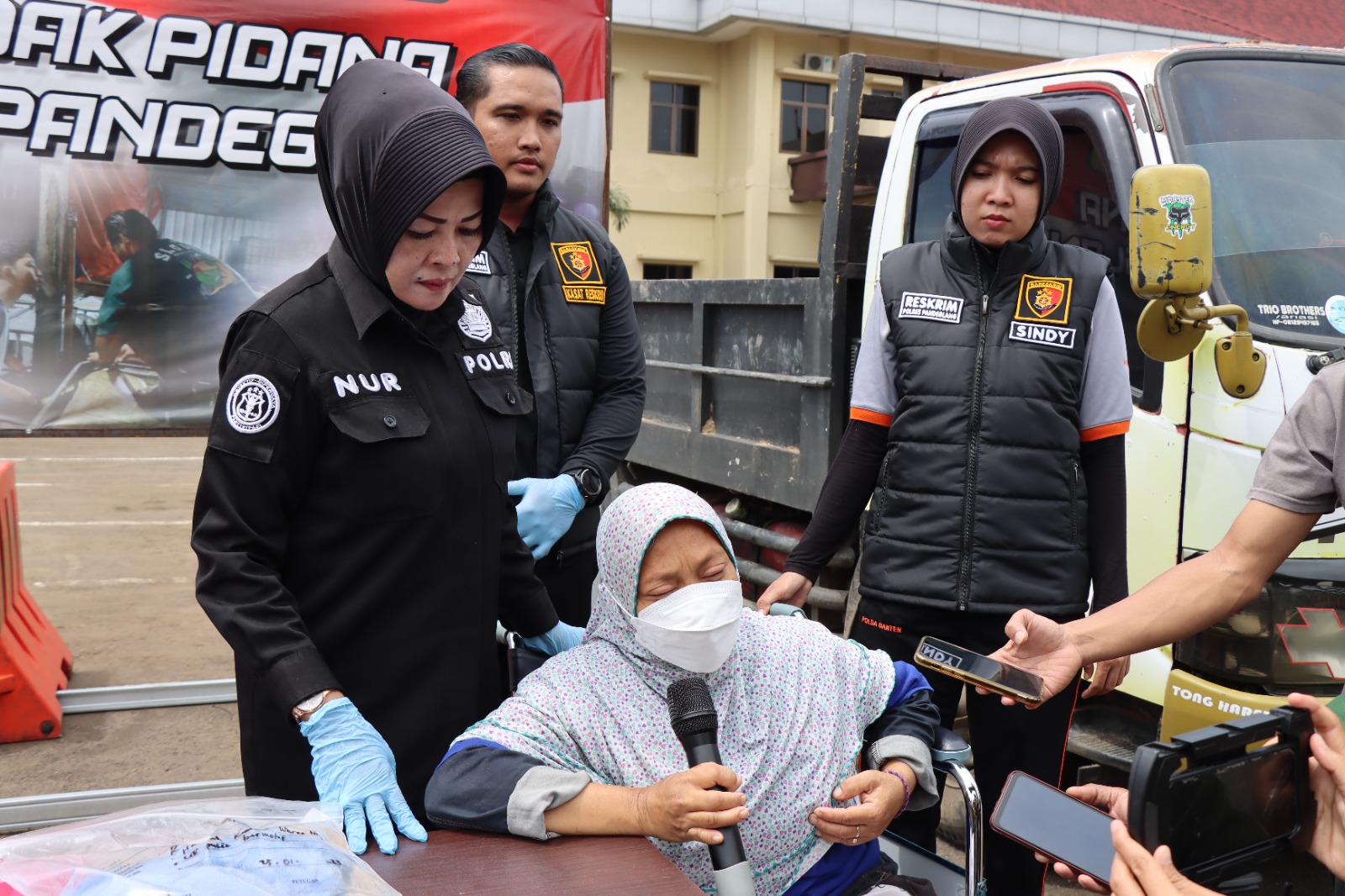 Ibu ini Tega Seret Bayinya Senidiri Hingga Tewas