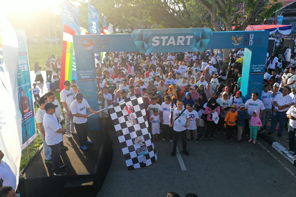 Ribuan Masyarakat Riau Antusias Ikuti Jalan Sehat BUMN