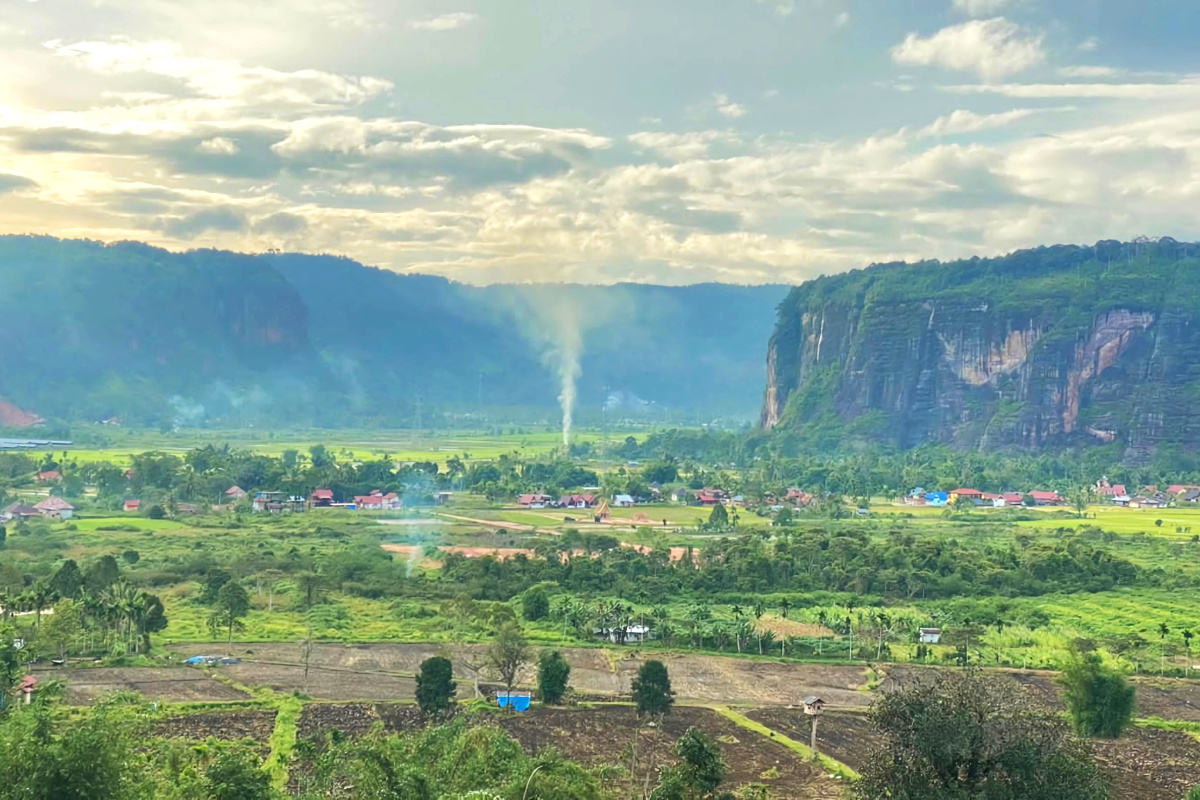 VIRAL! Yuk Menikmati Keindahan Alam dan Sejarah Lembah Harau di Sumatera Barat, Konoha-nya Indonesia