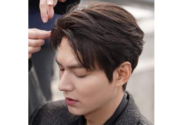 Tampil Makin Trendi!  5 Mode Rambut Pria ini Lagi Hits di Korea 