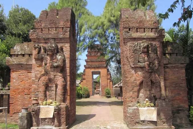 Pintu Gerbang Majapahit, Menyelami Sejarah di Tengah Keindahan Alam